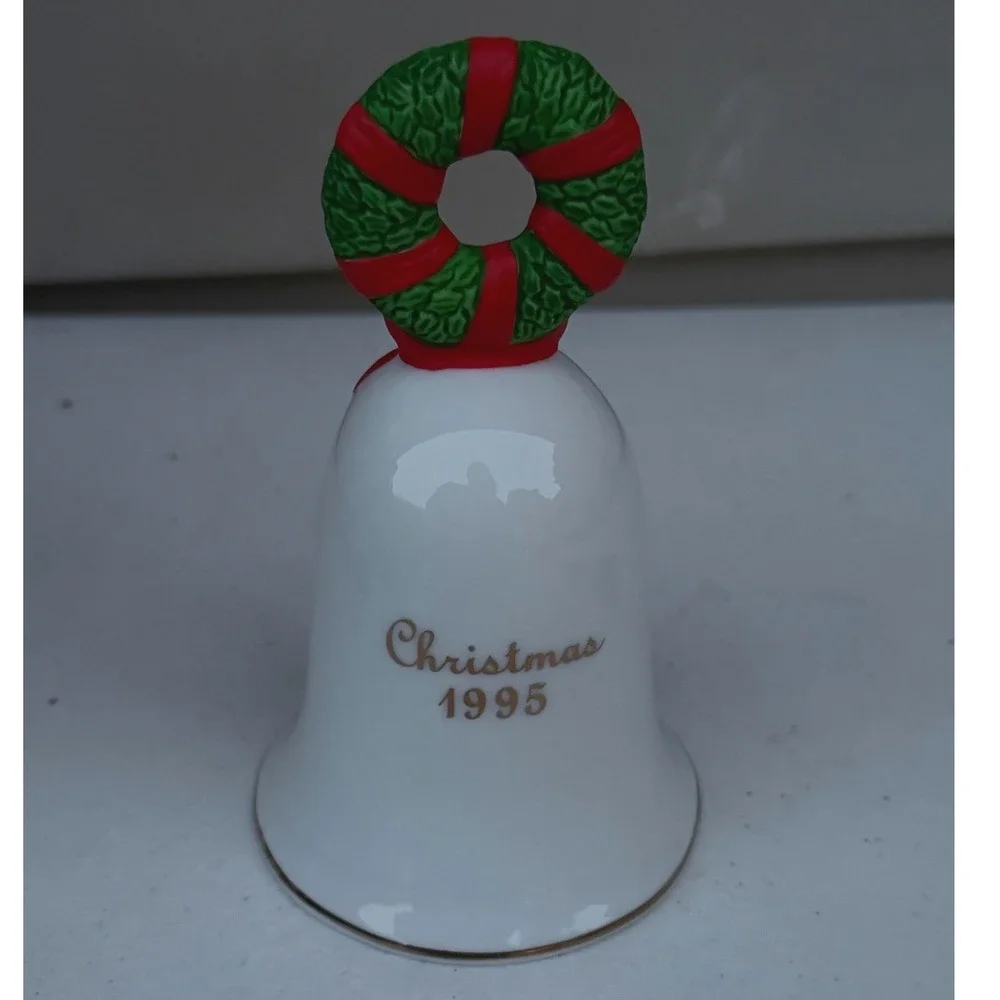 Avon Christmas 1995 Porcelain Bell Santa Claus Wreath Handle Fine Collectibles